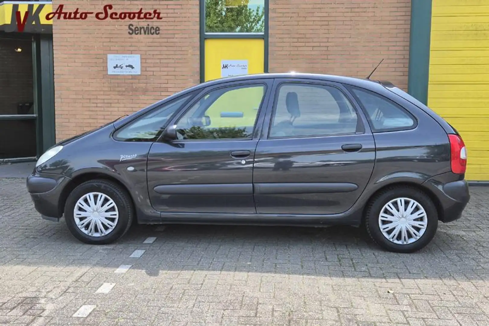 Citroen Xsara Picasso 1.8i-16V Plaisir Airco! Trekhaak! NAP! Grijs - 2