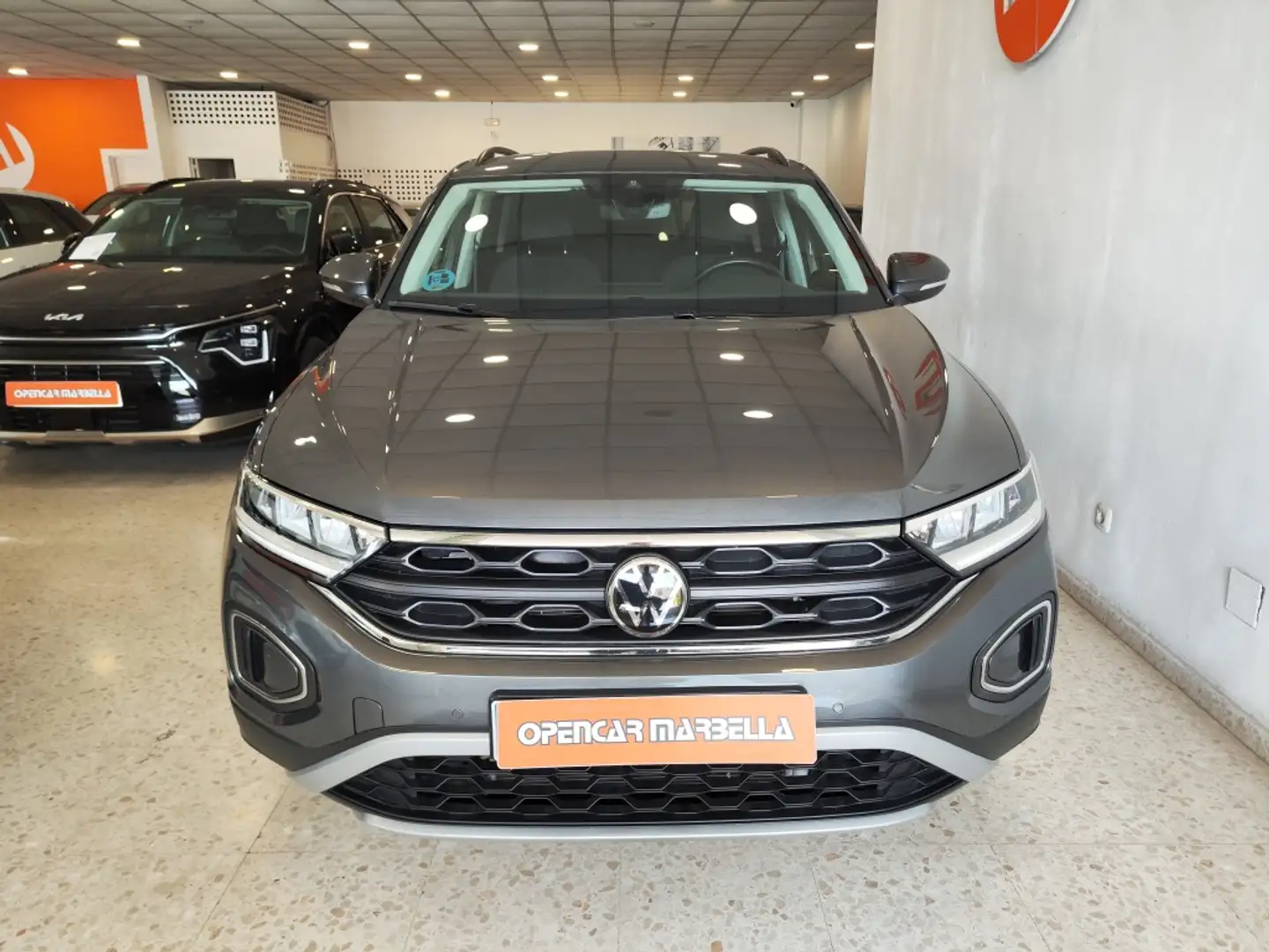 Volkswagen T-Roc 1.5 TSI Life DSG7 110KW Gris - 2
