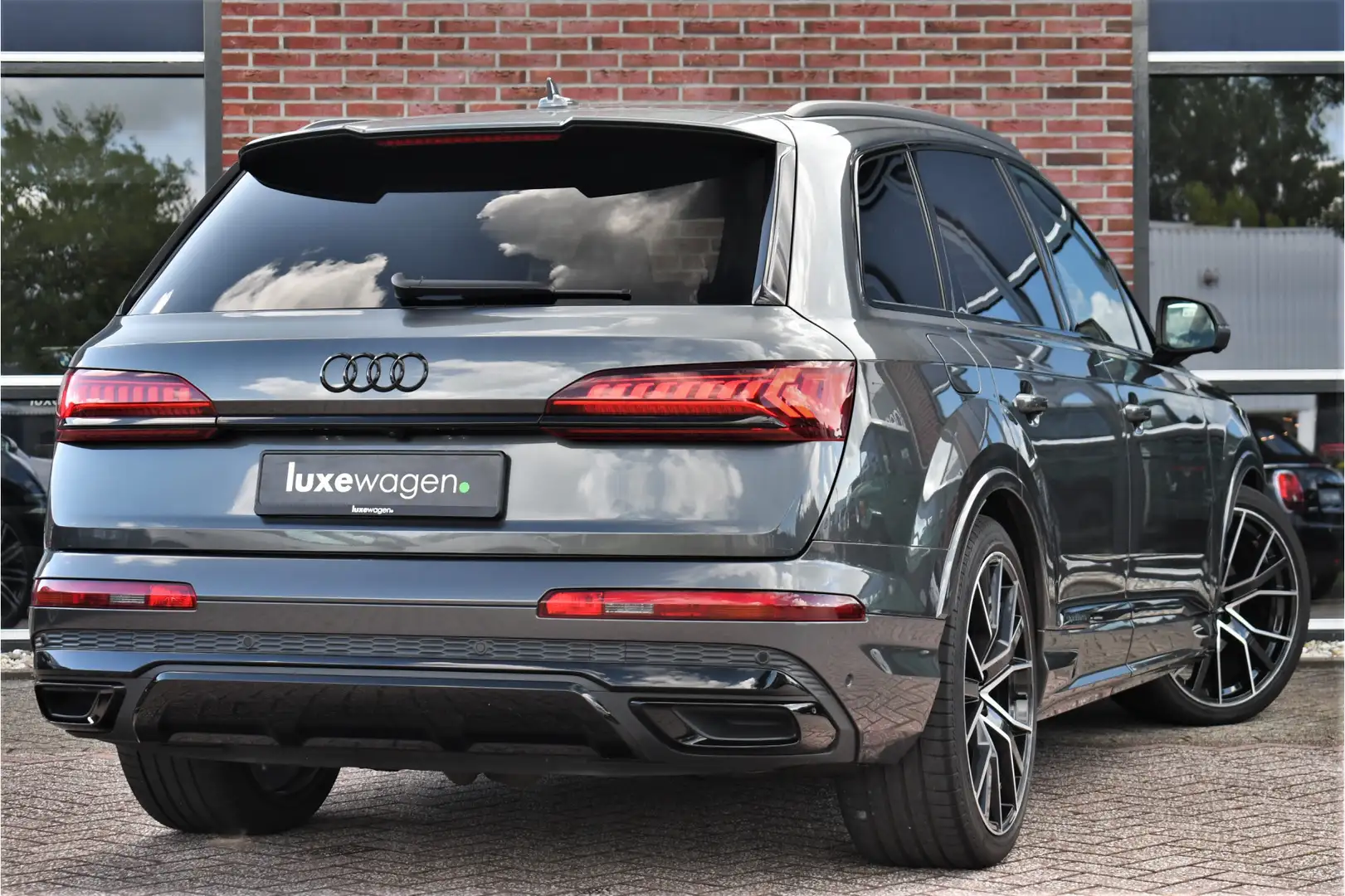 Audi Q7 55 TFSI quattro S-Line 7-persoons Pano S-zetels Tr Grijs - 2