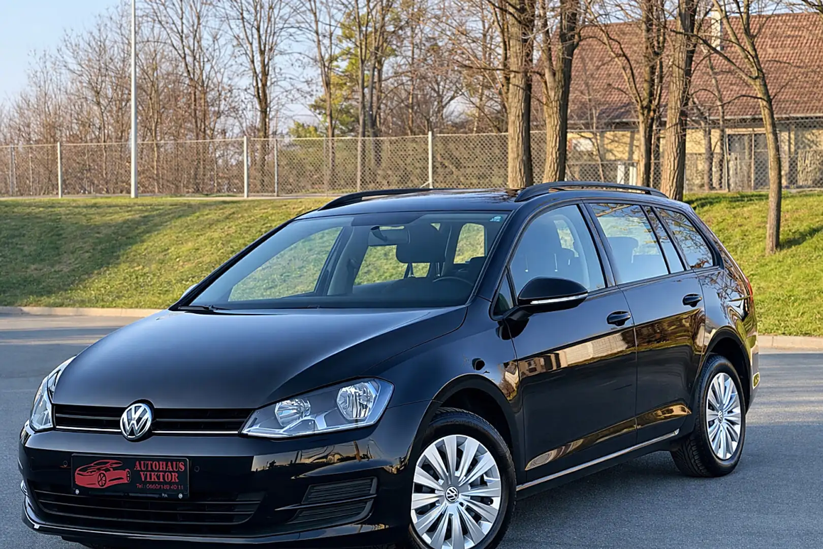 Volkswagen Golf Variant Trendline BMT 1,6 TDI DSG*GARANTIE,SERVICE HEFT* Schwarz - 1