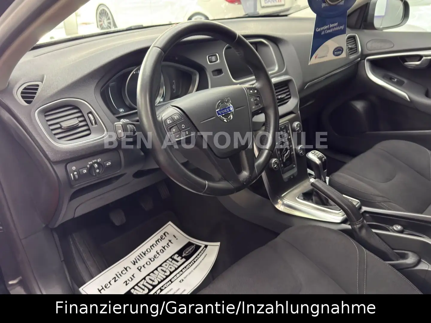 Volvo V40 You! T2 *NAVI*XENON*PDC* Noir - 2