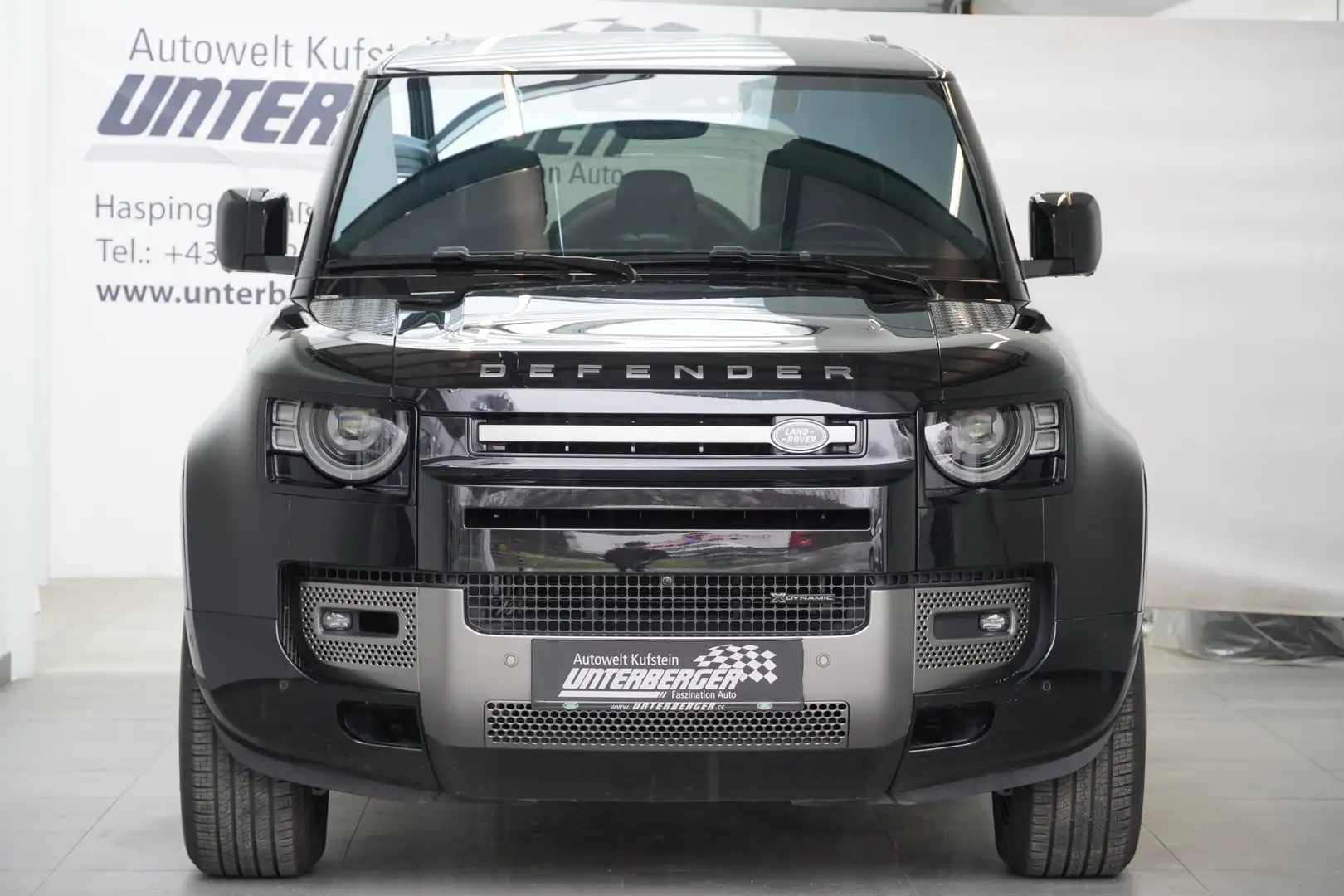 Land Rover Defender 110 P400e X-Dyn. SE Schwarz - 2
