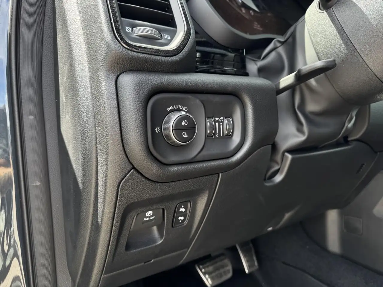 RAM 1500 photo RAM 1500