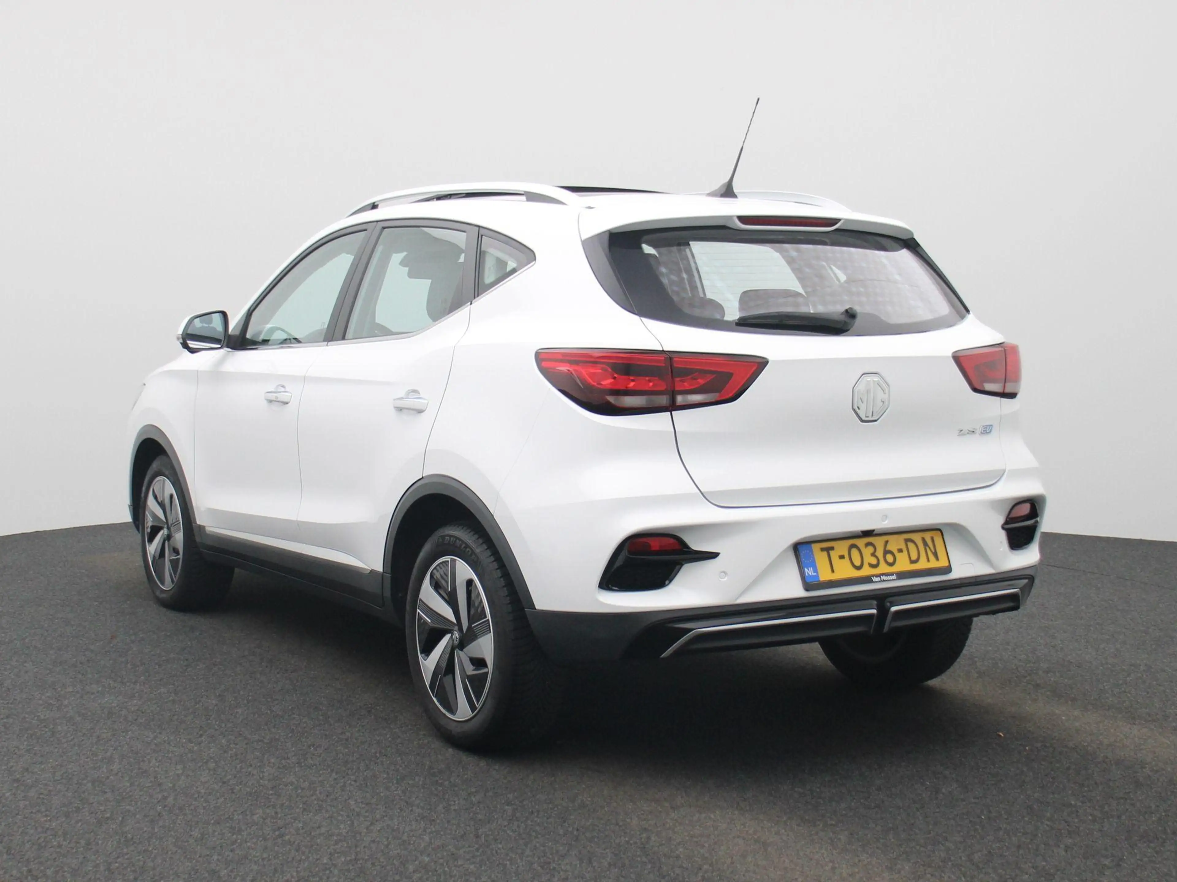 MG ZS EV Long Range Luxury 70 kWh | 1e-EIG. | WLTP 440 K — photo 2