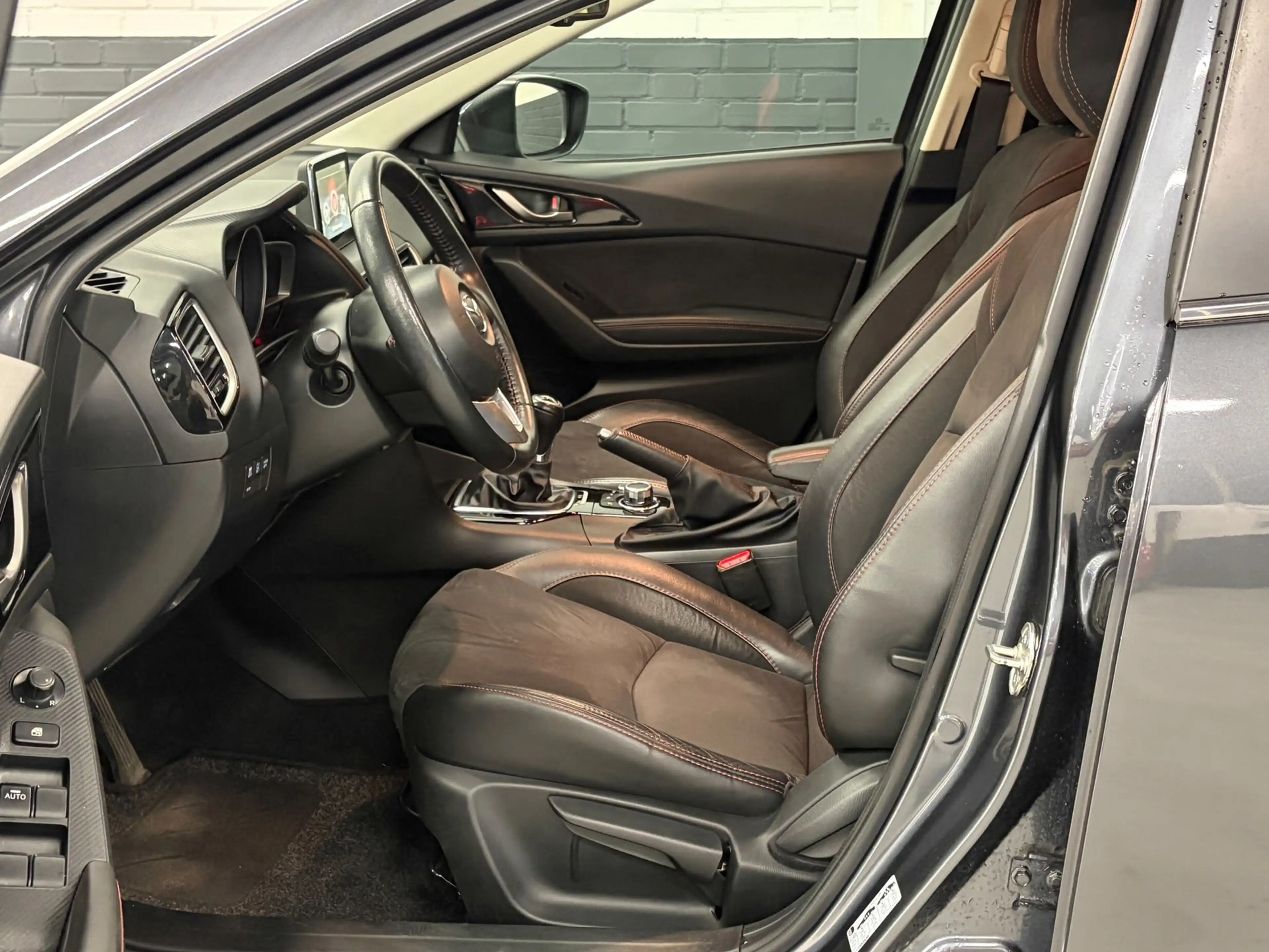 Mazda 3 2.0 GT-M 165pk / Navi / Clima / Stoelverwarming / — photo 9