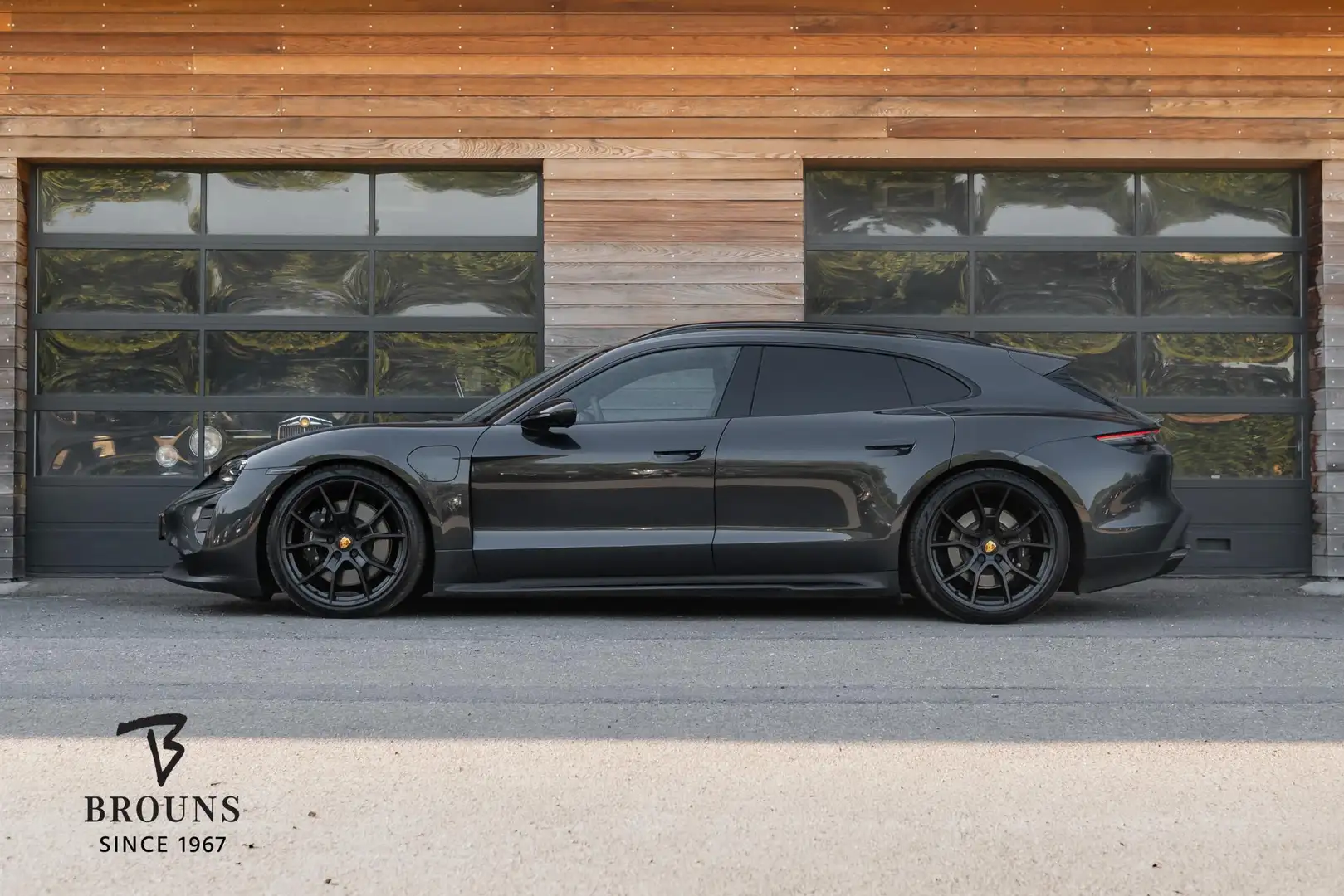 Porsche Taycan Sport Turismo GTS 598pk | 1e eig. | InnoDrive | 36 Grau - 2