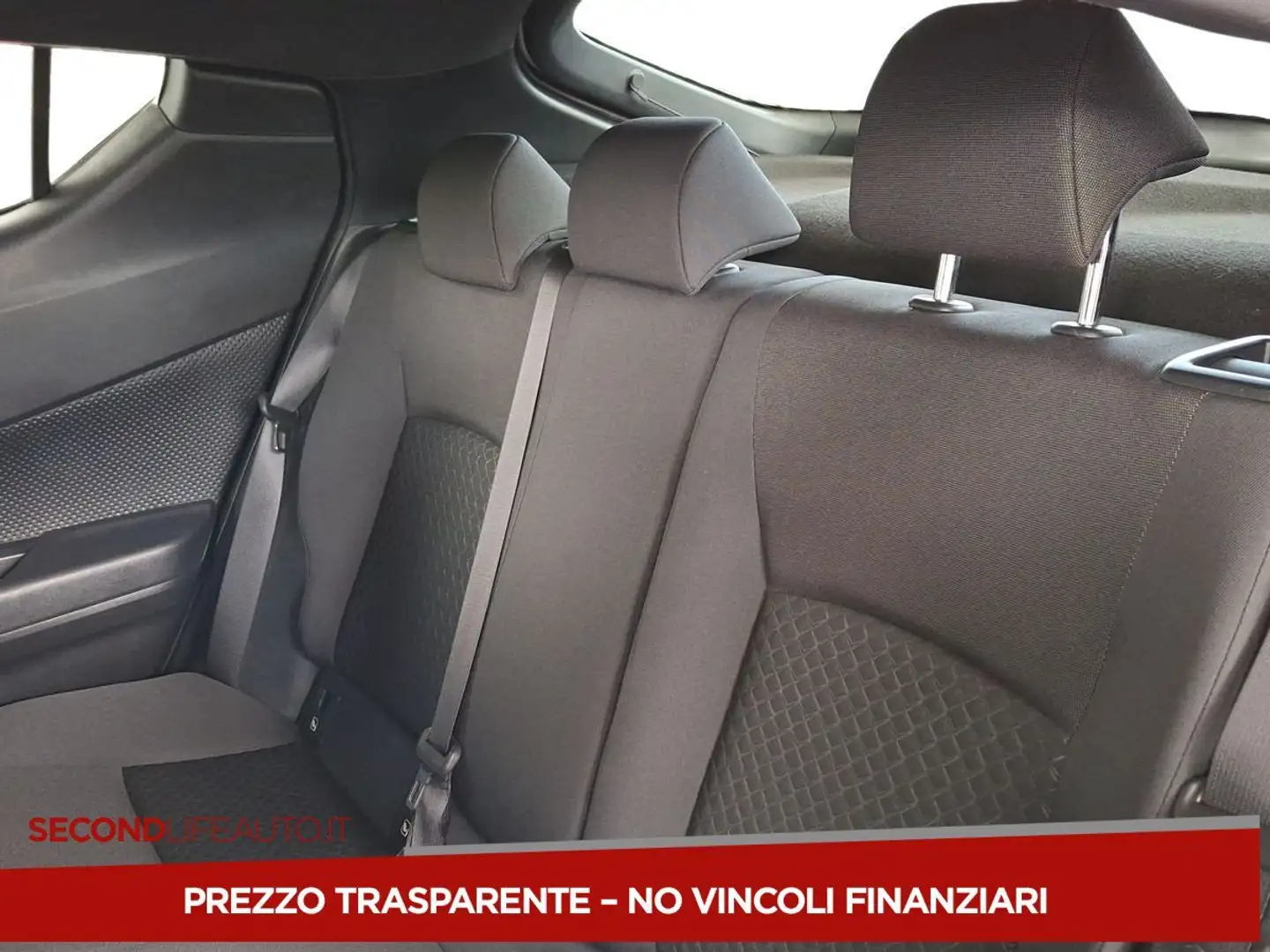 Toyota C-HR 1.8h Active e-cvt Bianco - 2