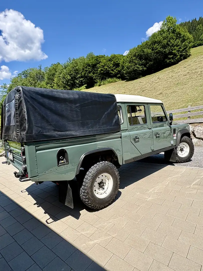Land Rover Defender Defender 130" DCPU E 2,4 TD DCPU E Grün - 2