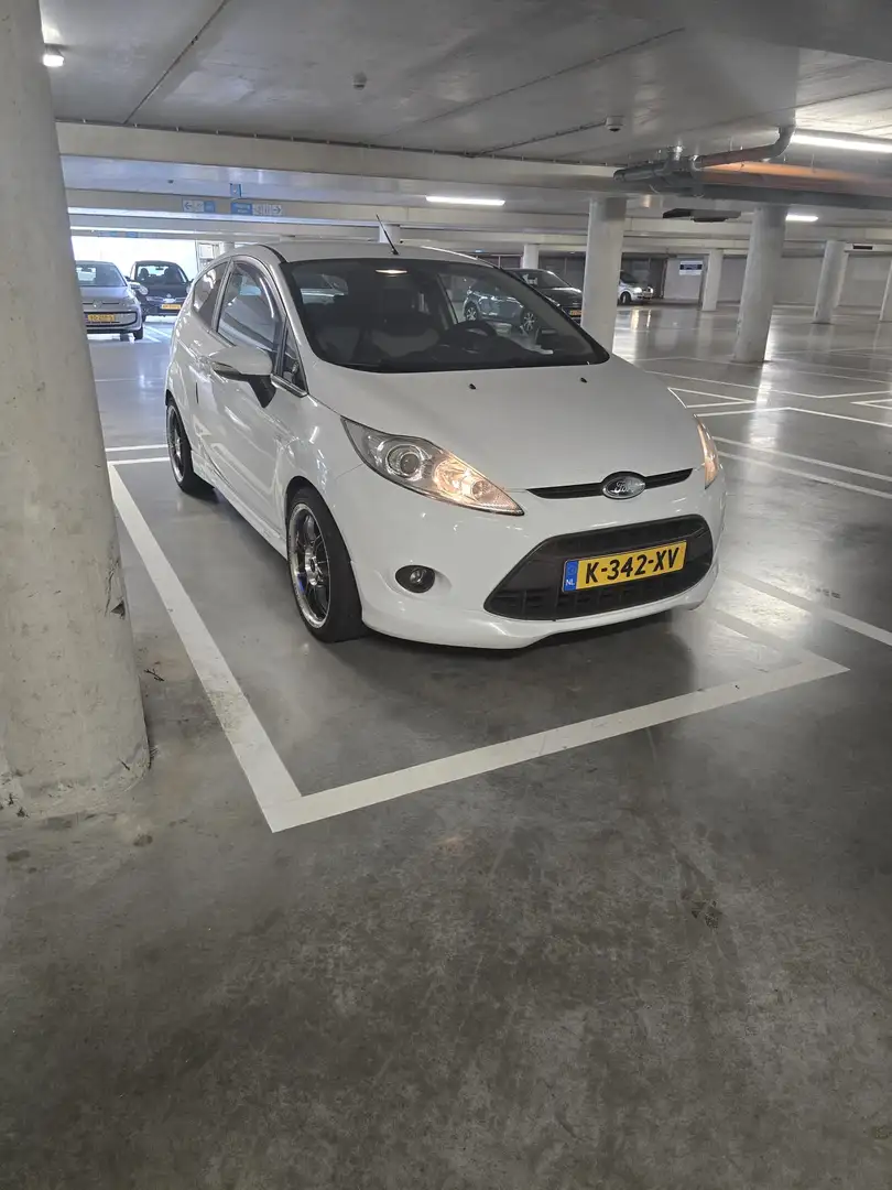 Ford Fiesta 1.4 Trend Wit - 1
