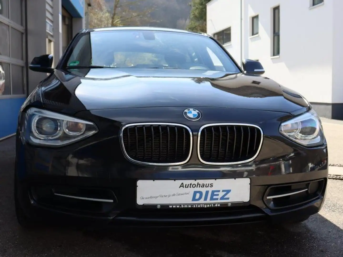 BMW 120 120d xDrive Fekete - 2