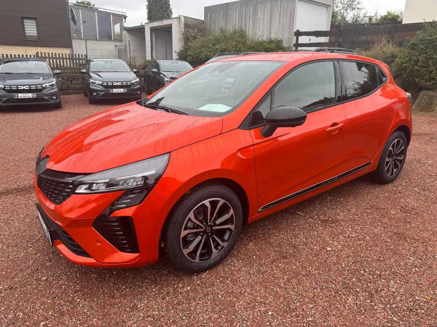 Renault Clio 5 Techno TCE 90 / Sondermodell "KISS" Orange - 1