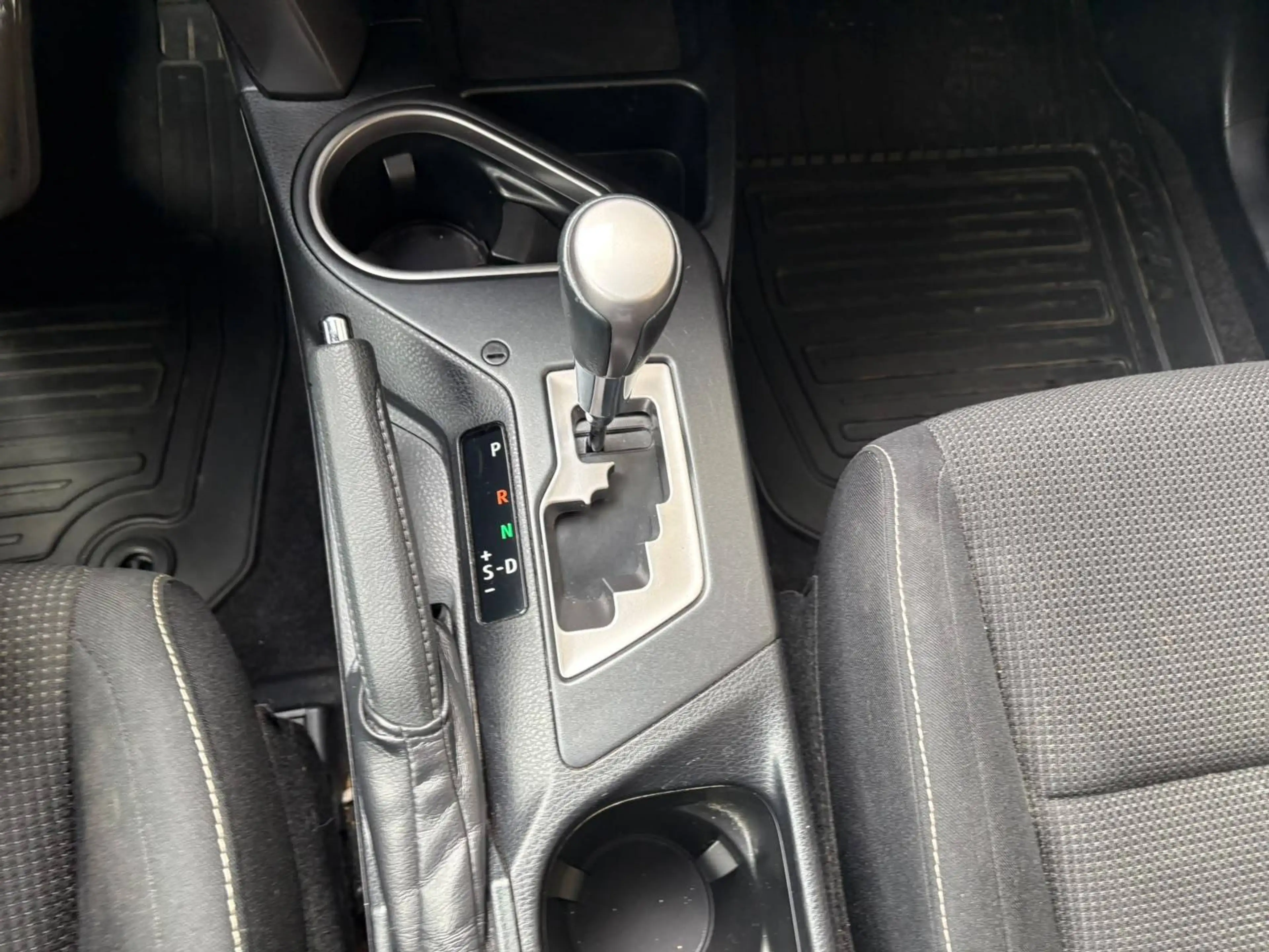 Toyota RAV4 — photo 15