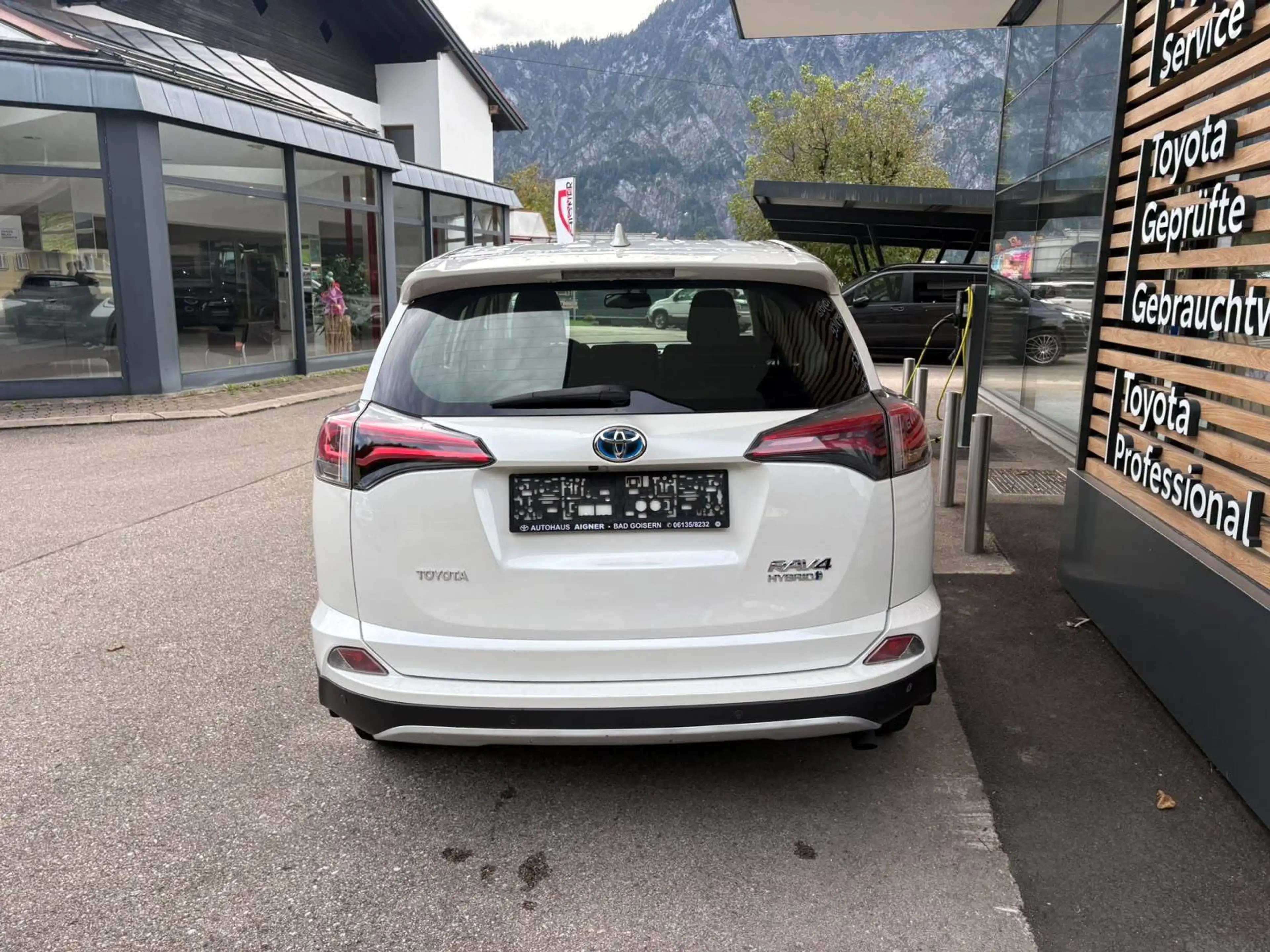 Toyota RAV4 — photo 6