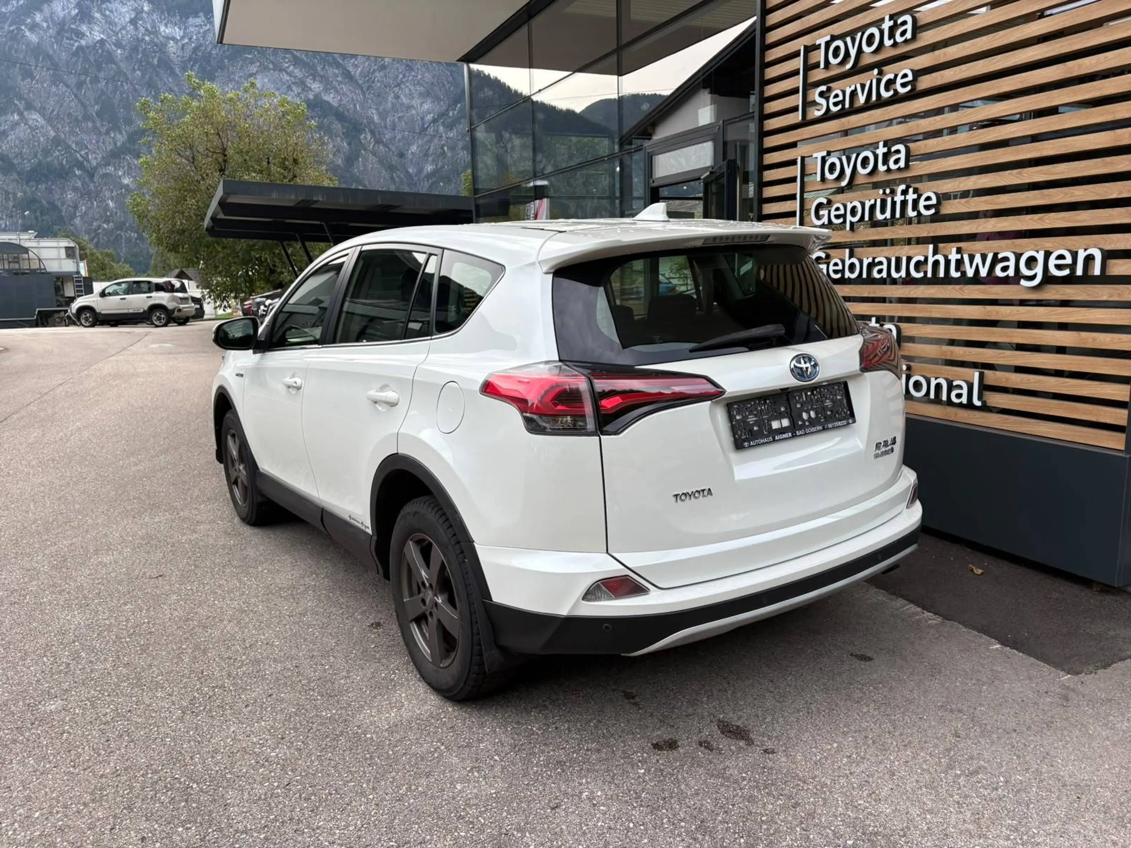 Toyota RAV4 — photo 7