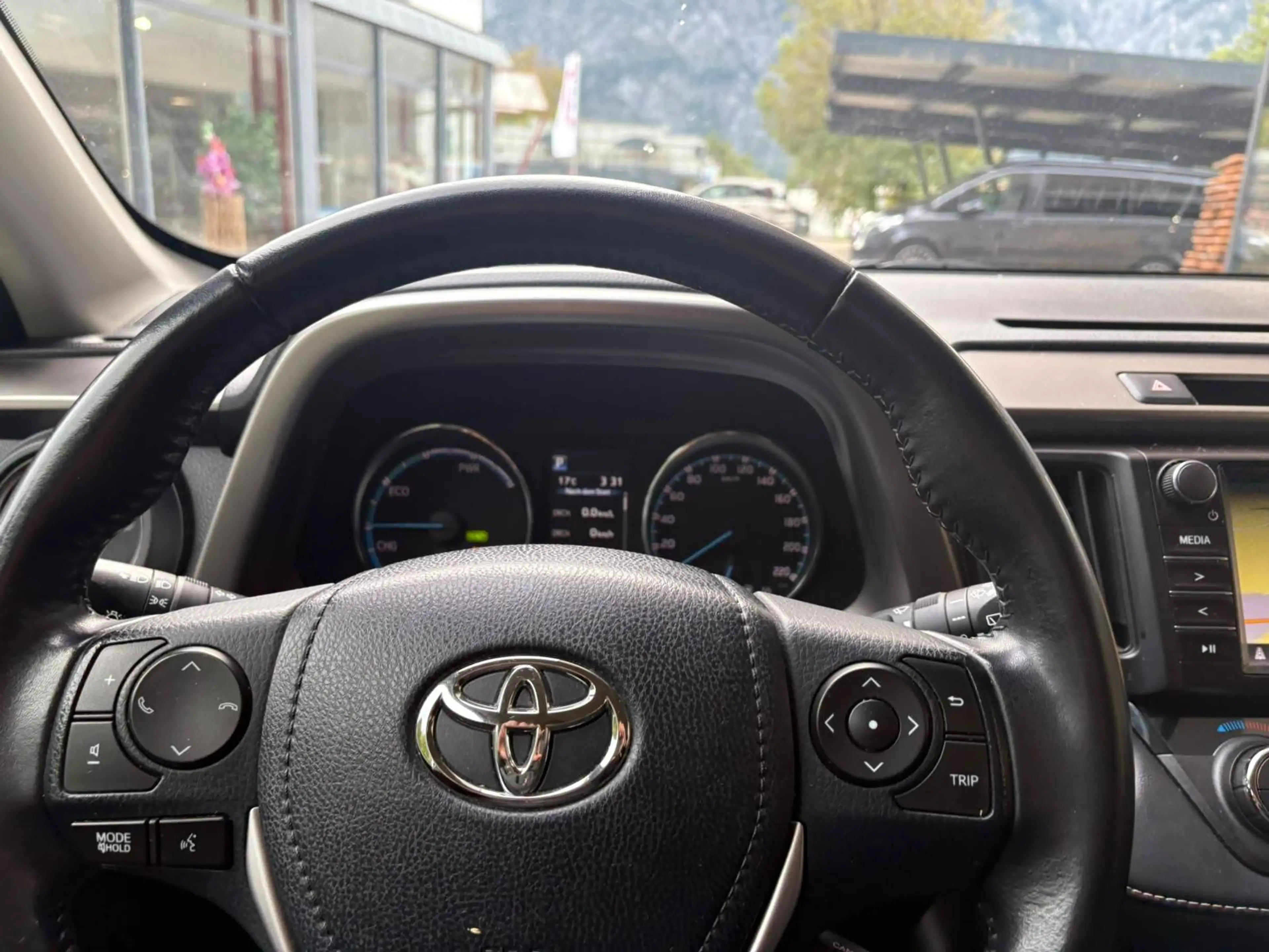 Toyota RAV4 — photo 12