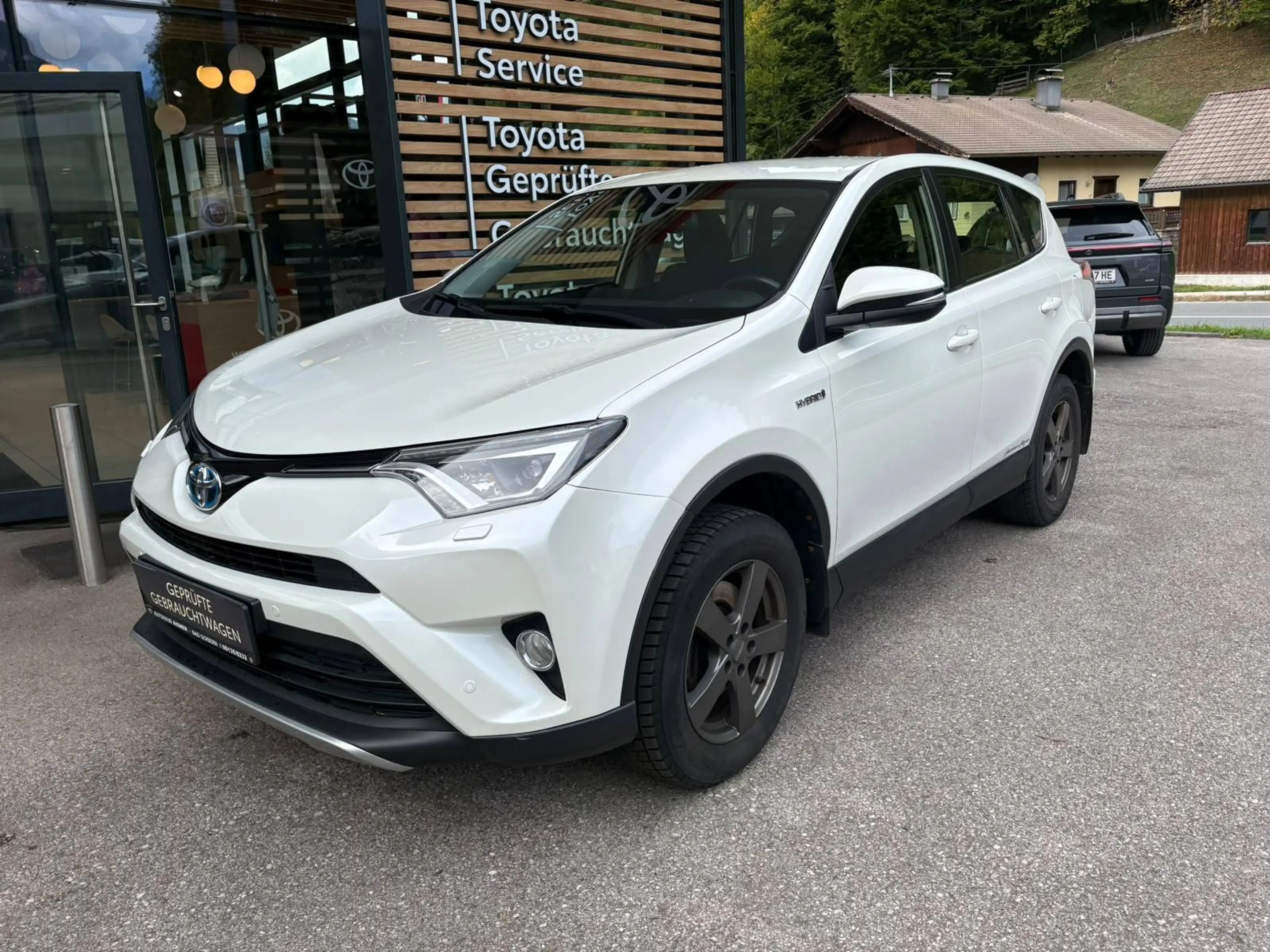 Toyota RAV4 — photo 2
