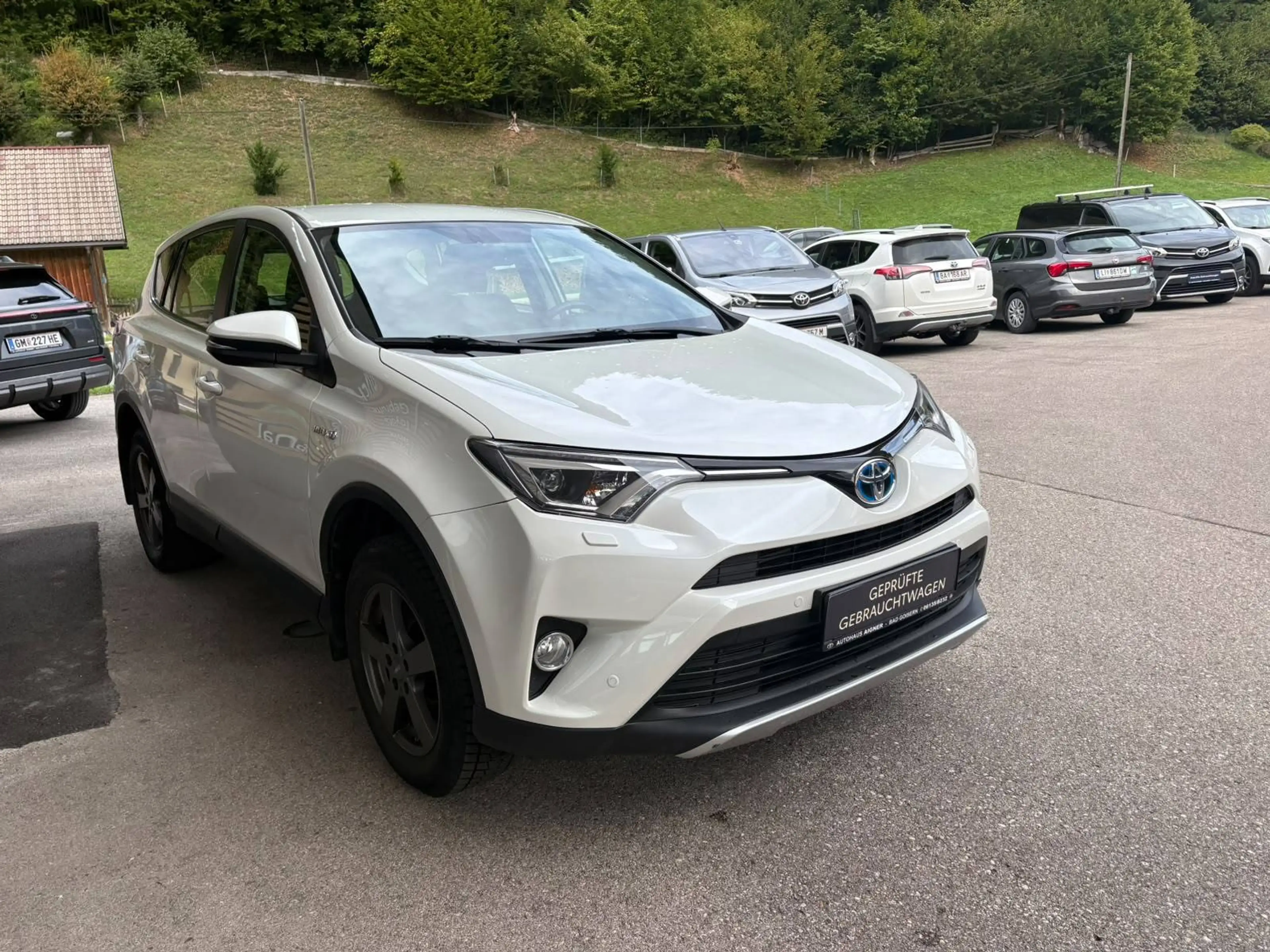 Toyota RAV4 — photo 4
