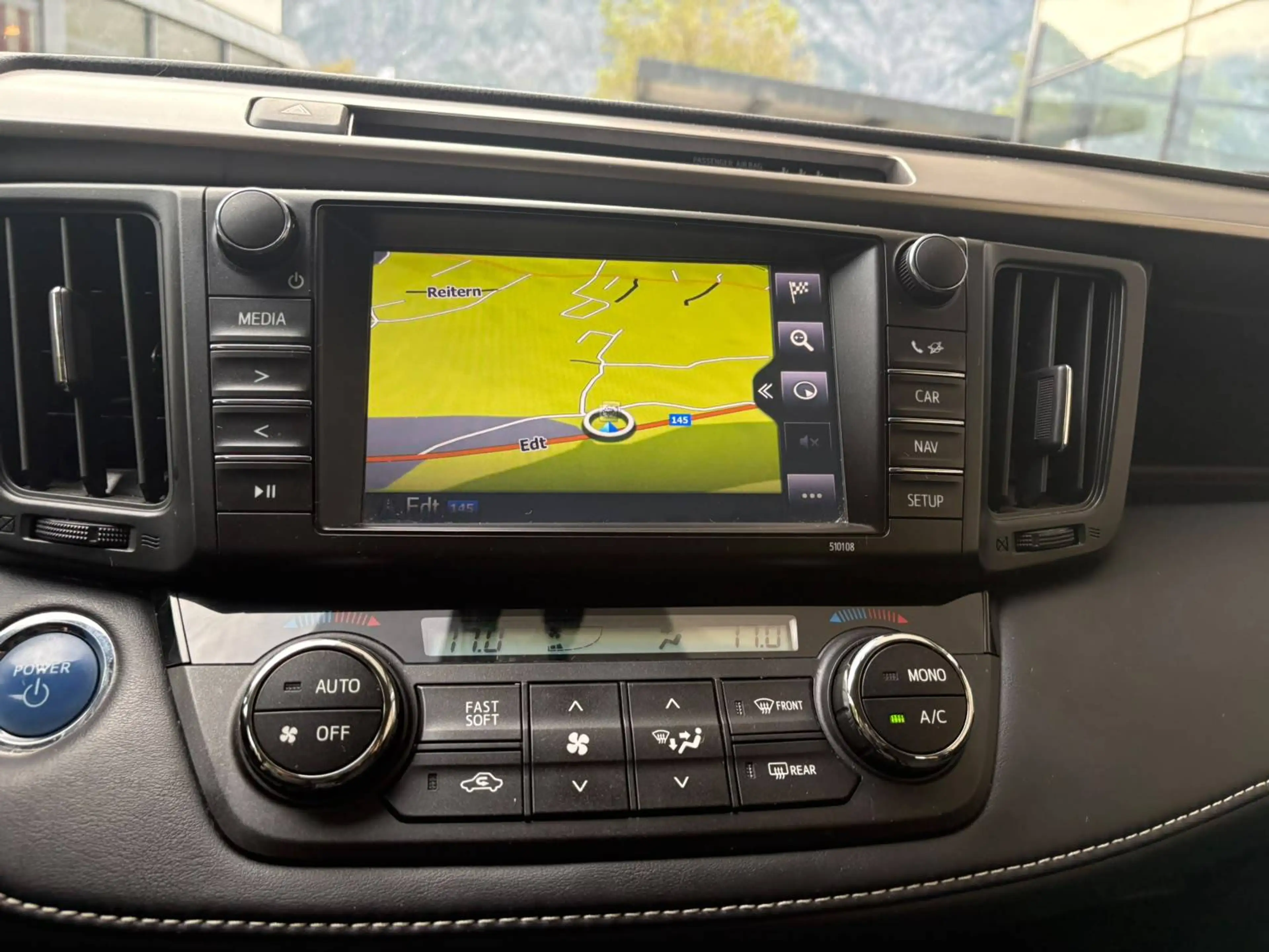 Toyota RAV4 — photo 14