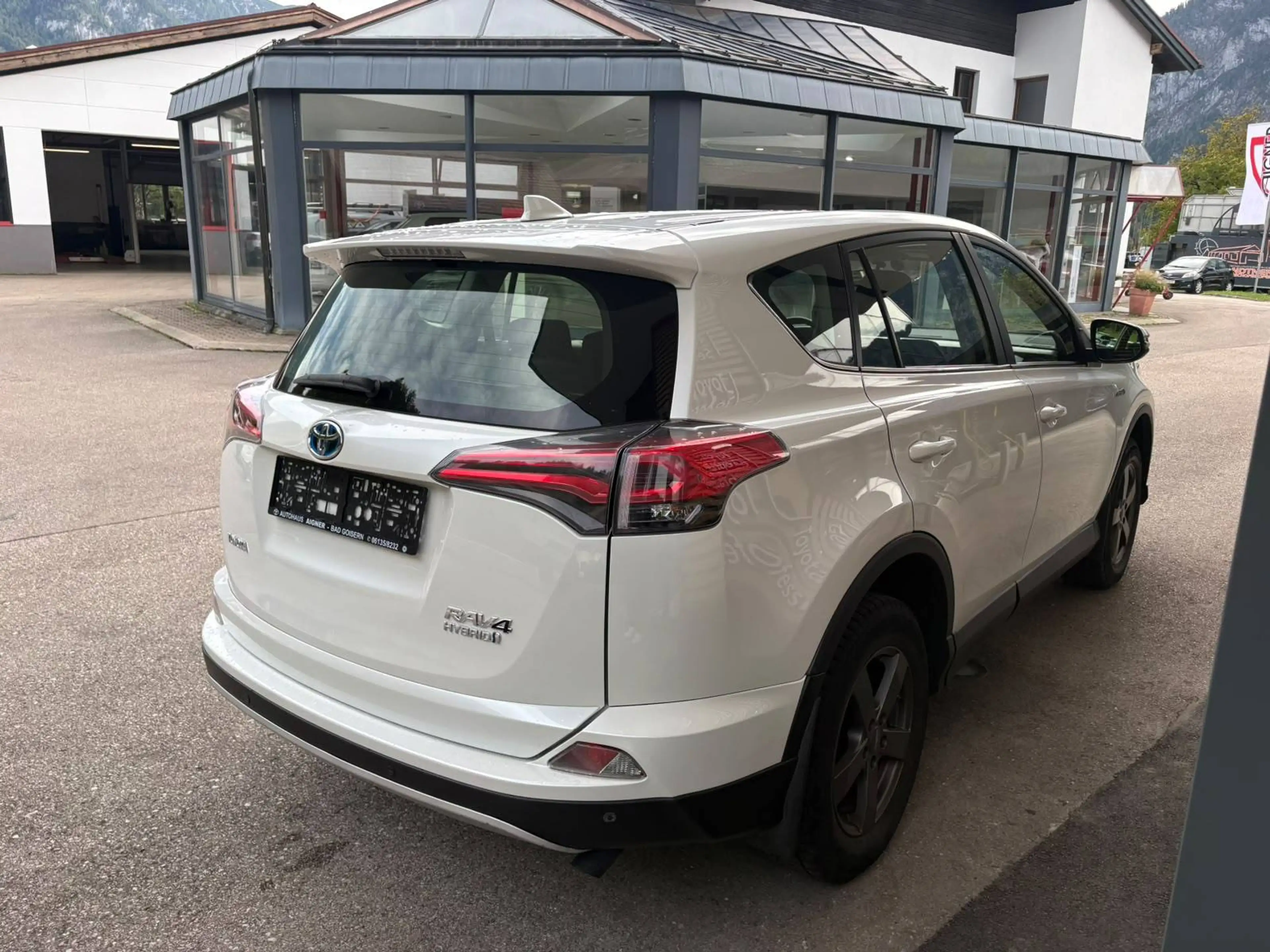 Toyota RAV4 — photo 5