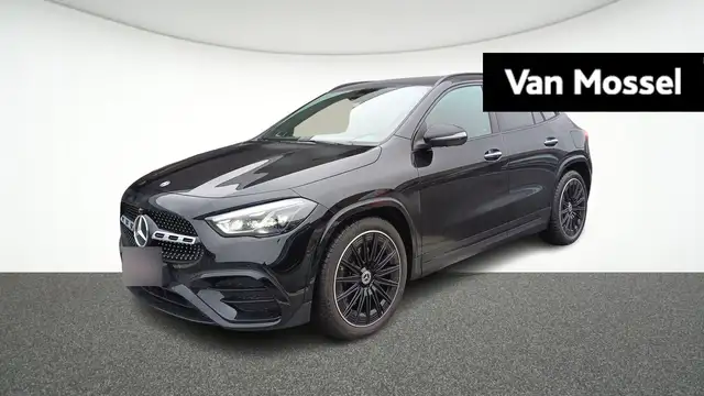 Mercedes-Benz GLA 250 4MATIC AMG Line + LEDER + BURMESTER + PANO + HEADU