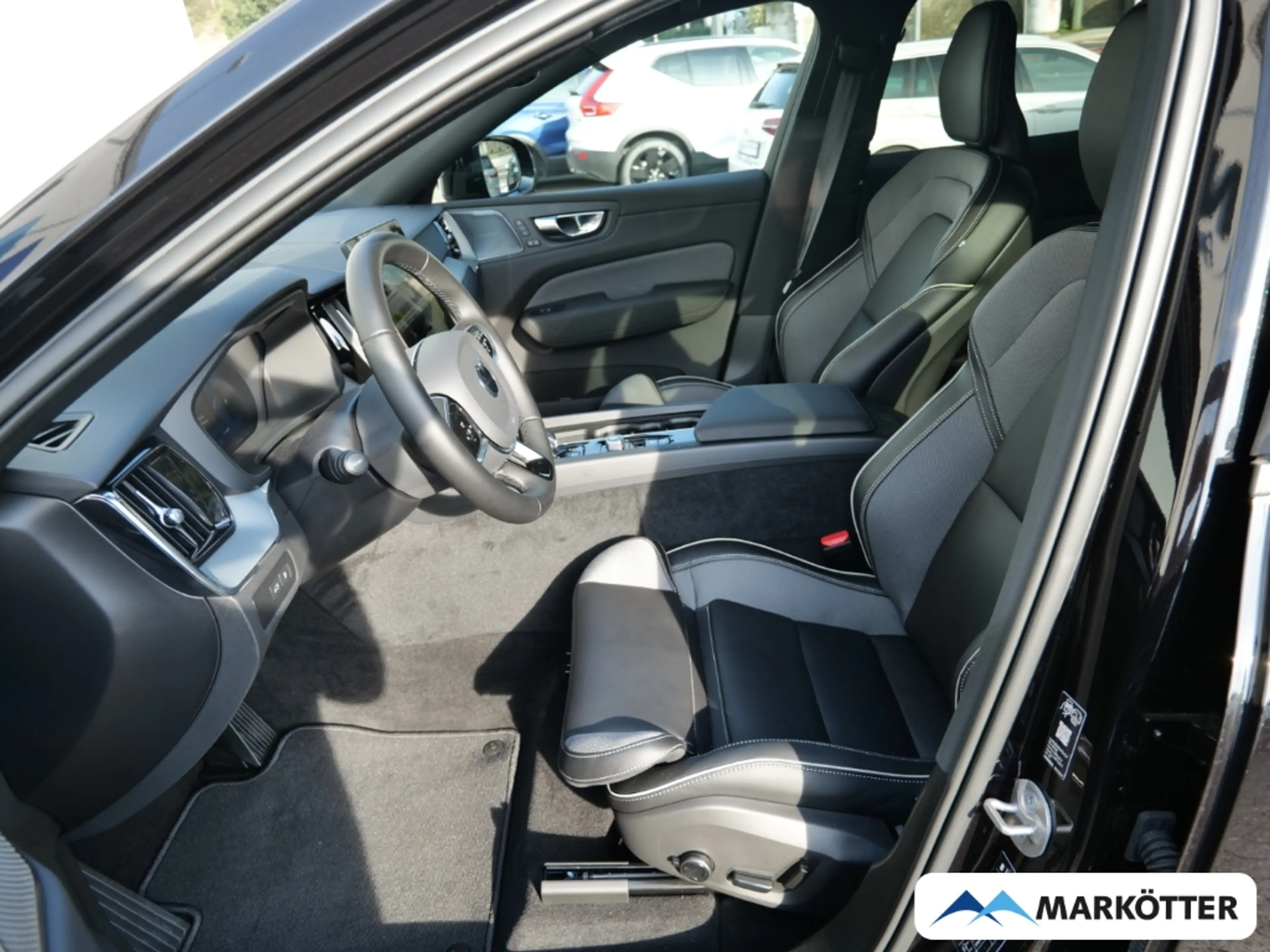 Volvo XC60 T6 AWD Plus Black Edition Plug-In Hybrid — photo 7