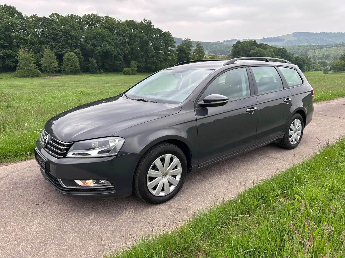 Volkswagen Passat Variant Trendline BlueMotion Automatik Grau - 2