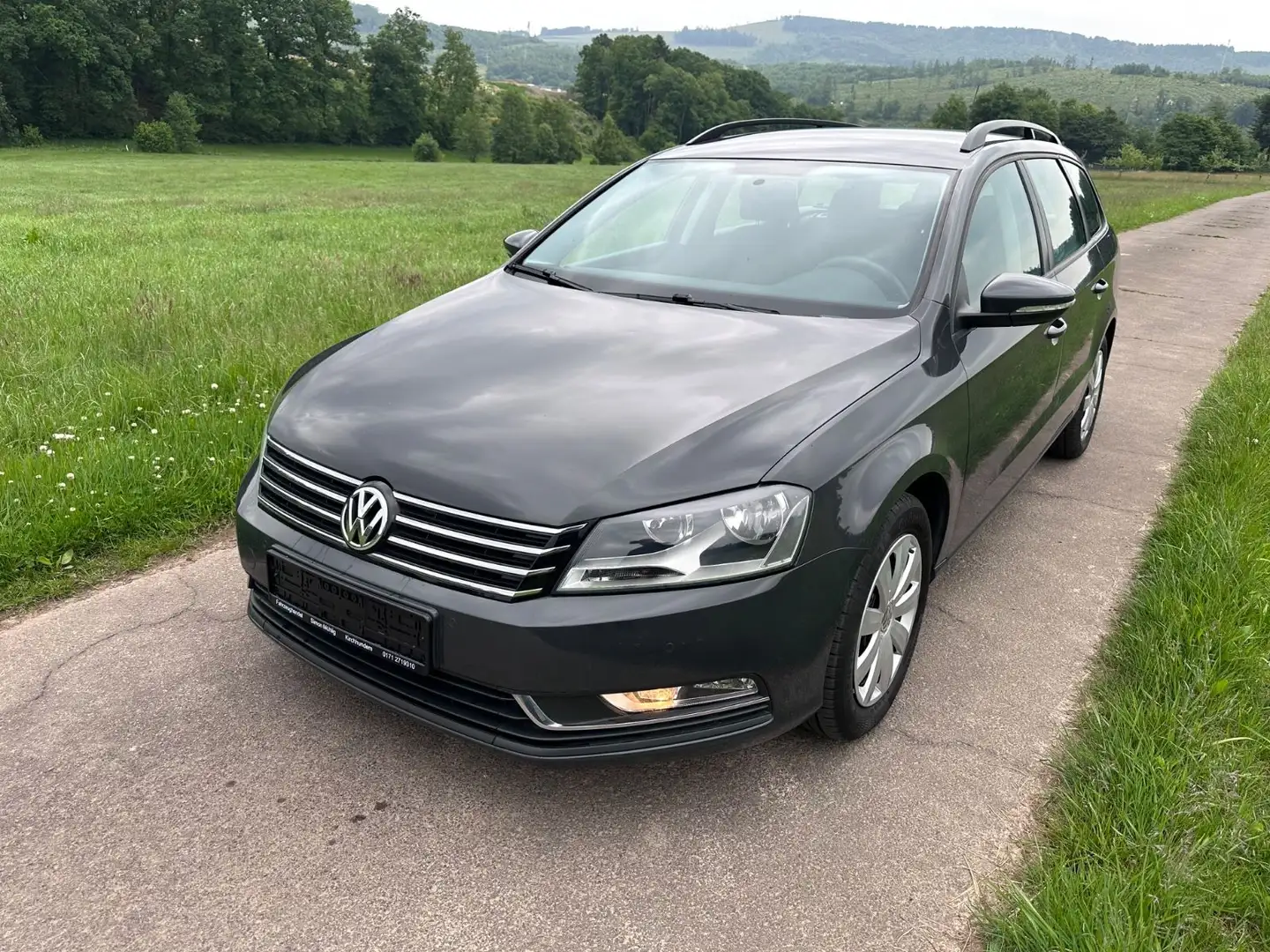 Volkswagen Passat Variant Trendline BlueMotion Automatik Grau - 1