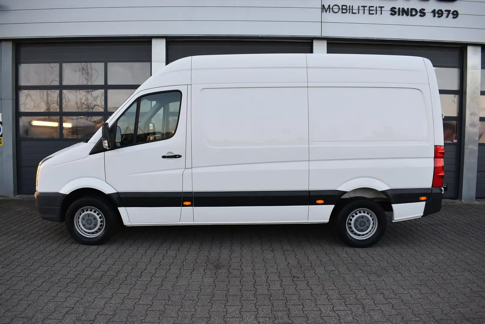 Volkswagen Crafter 32 2.0 TDI 109pk GB L2H2 Wit - 2