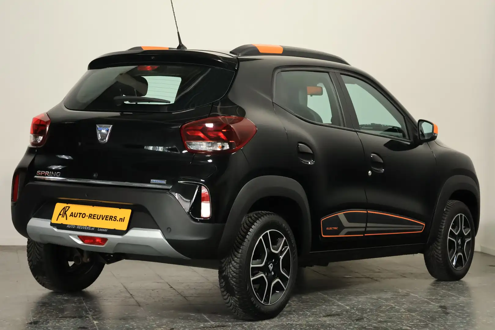 Dacia Spring Comfort Plus 27 kWh / Leder / CarPlay / Camera Noir - 2