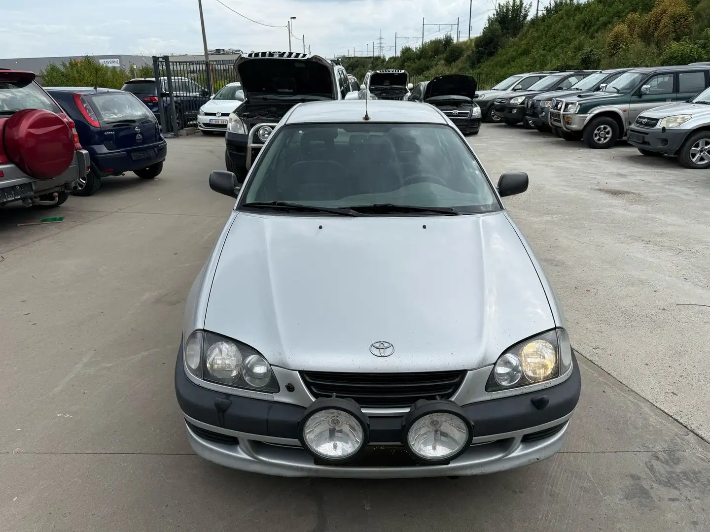 Toyota Avensis 1.8i 16v Linea Sol Plateado - 1