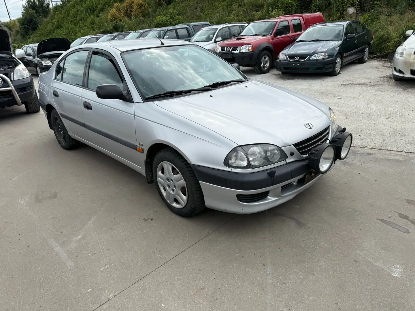 Toyota Avensis 1.8i 16v Linea Sol Plateado - 2