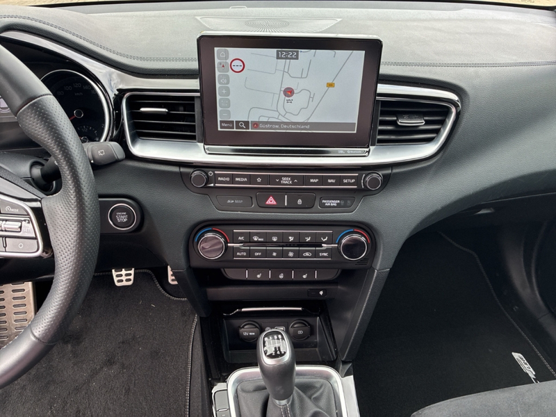 Kia Ceed / cee'd 1.4 T-GDI GT Line Leder/Glasdach/Navigation — photo 10