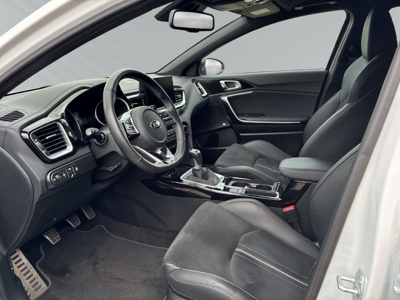 Kia Ceed / cee'd 1.4 T-GDI GT Line Leder/Glasdach/Navigation — photo 4