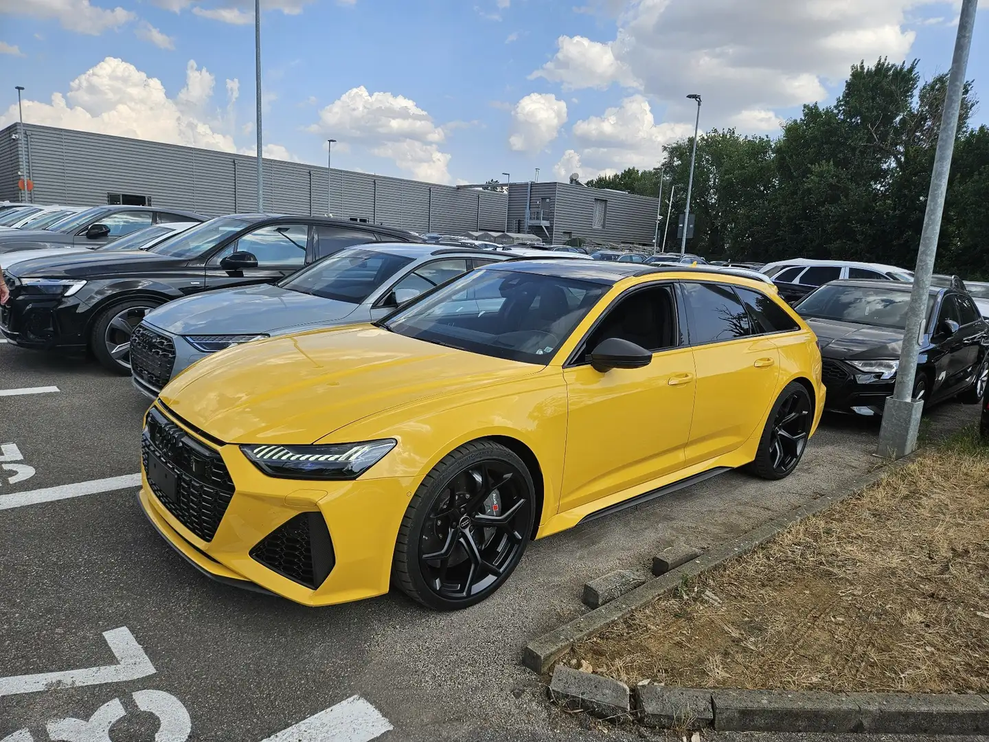Audi RS6 Avant 4.0 mhev performance quattro tiptronic Жовтий - 1