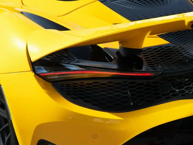 McLaren 750S 750S Spider / Volcano Yellow / Comfort Seats / B&W Ansicht 19