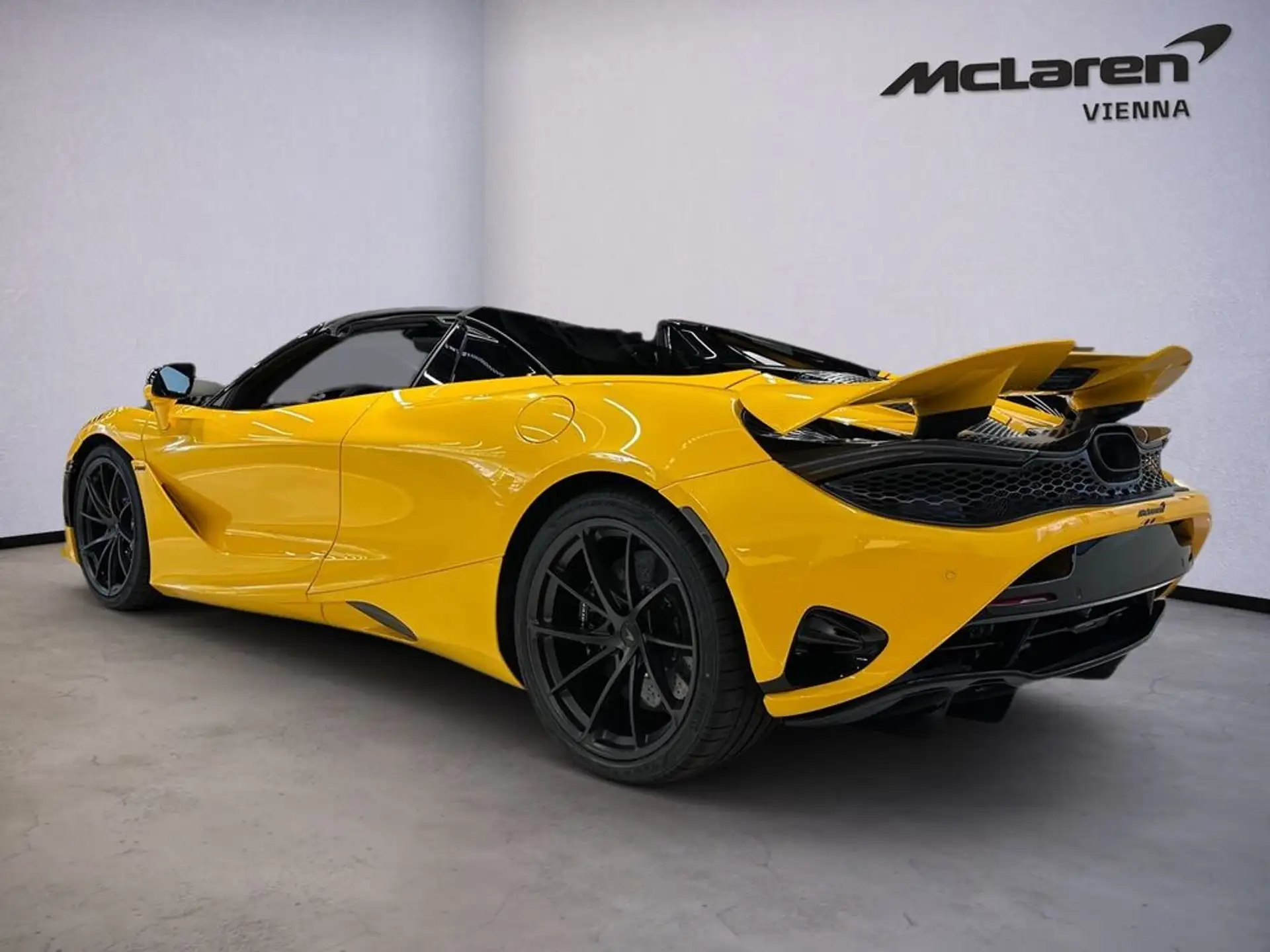 맥라렌 750S 750 2026 노랑 사진 3