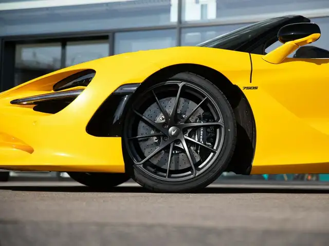 McLaren 750S 750S Spider / Volcano Yellow / Comfort Seats / B&W Ansicht 8
