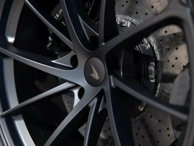 McLaren 750S 750S Spider / Volcano Yellow / Comfort Seats / B&W Ansicht 10