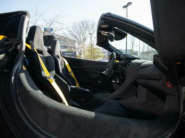 McLaren 750S 750S Spider / Volcano Yellow / Comfort Seats / B&W Ansicht 22