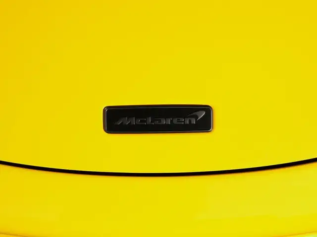 McLaren 750S 750S Spider / Volcano Yellow / Comfort Seats / B&W Ansicht 32