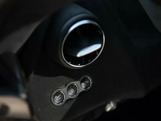 McLaren 750S 750S Spider / Volcano Yellow / Comfort Seats / B&W Ansicht 30