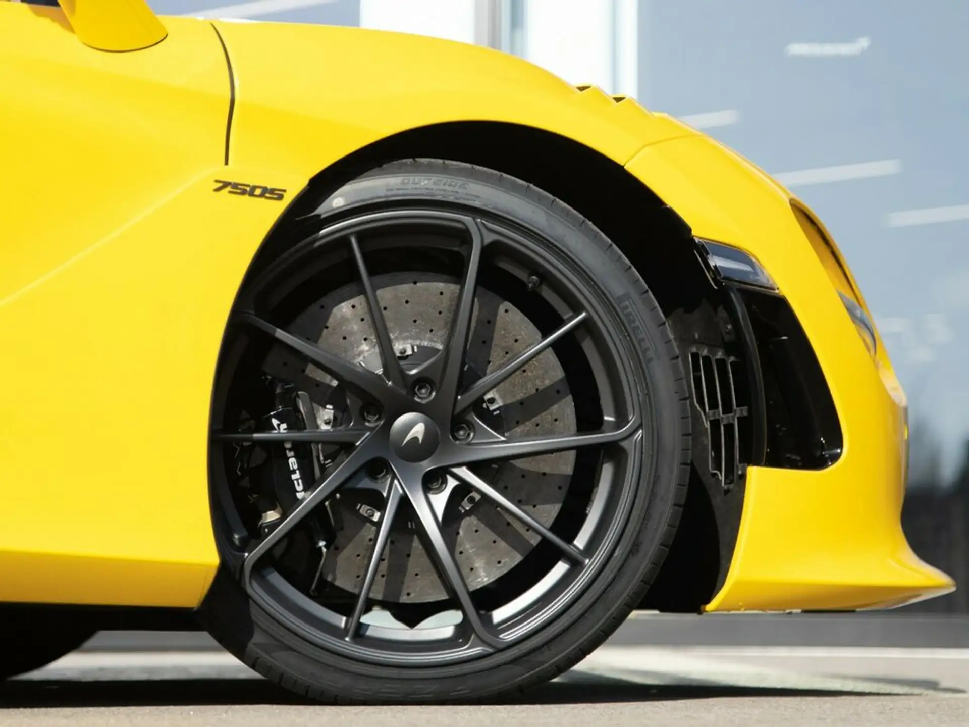 맥라렌 750S 750 2026 노랑 사진 5