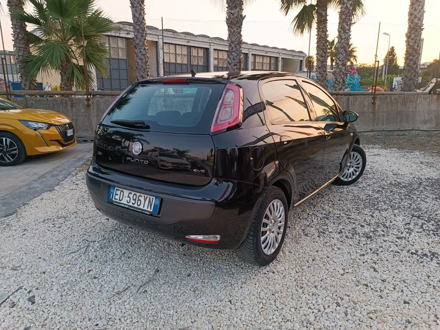 Fiat Punto Evo 5p 1.3 mjt Active 75cv EURO 4 Turbina bassa!!! Nero - 2