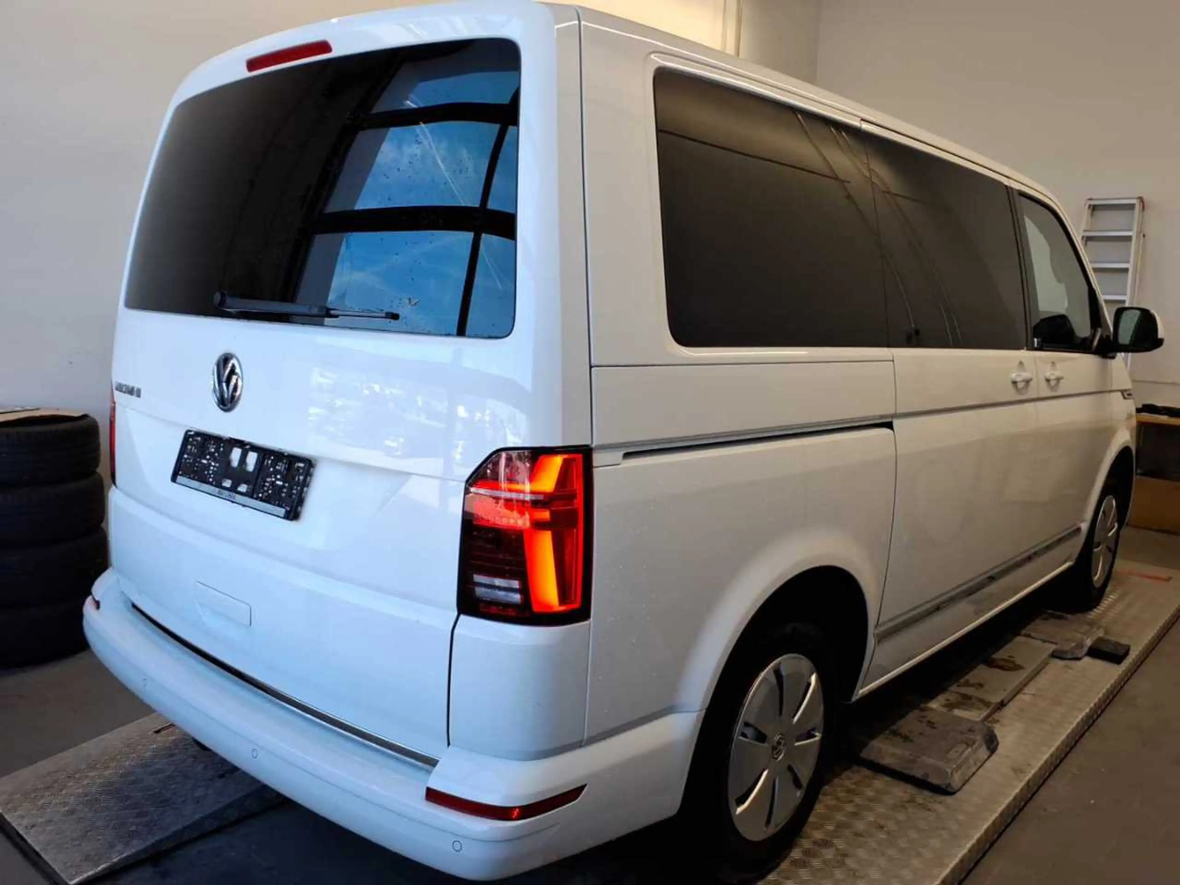 Volkswagen T6.1 Multivan Generation Six 2.0 TDI DSG AHK LED Navi Rear View — photo 5