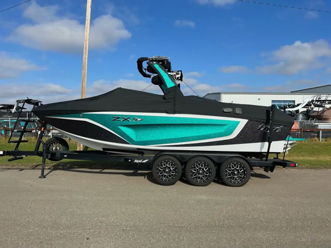 2022 Tige Boats 23ZX | $ 174,900 | 0 km Ski & Wakeboard Boat for