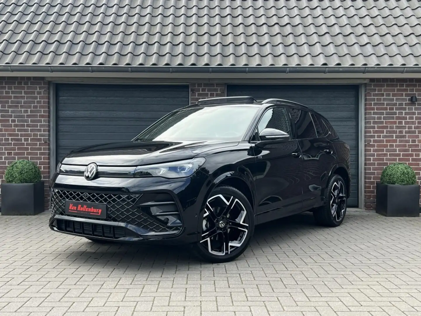 Volkswagen Tiguan 1.5 eTSI DSG R-Line Blackstyle Pano Trekhaak IQ HU Noir - 1