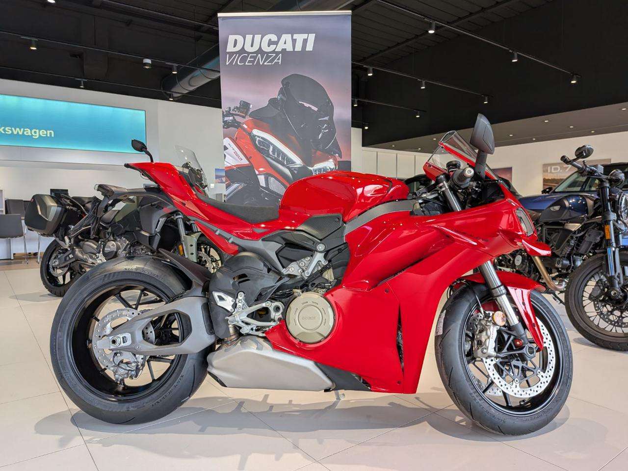 Ducati Panigale V4 RED