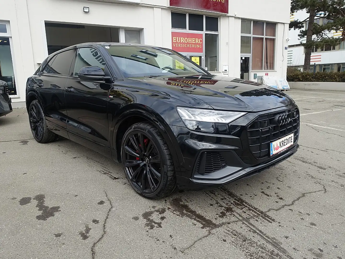 Audi Q8 55 TFSI e quattro Tiptronic Fekete - 2