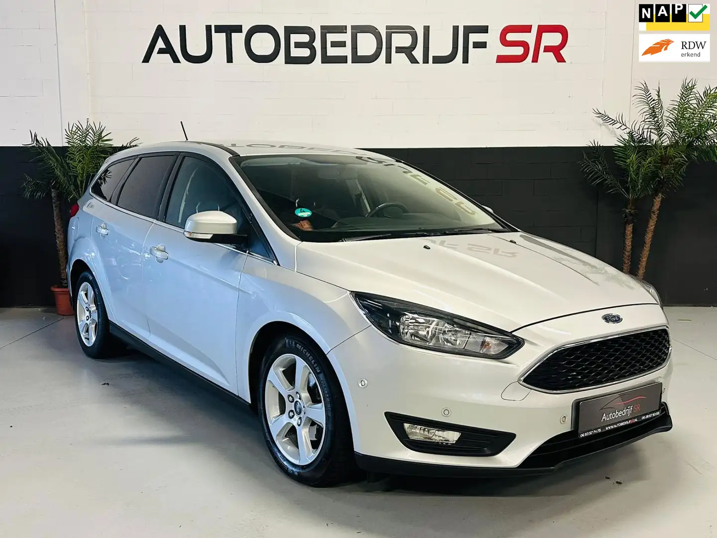 Ford Focus Wagon 1.0 Titanium Achteruitrijcamera! Navigatie! - 1