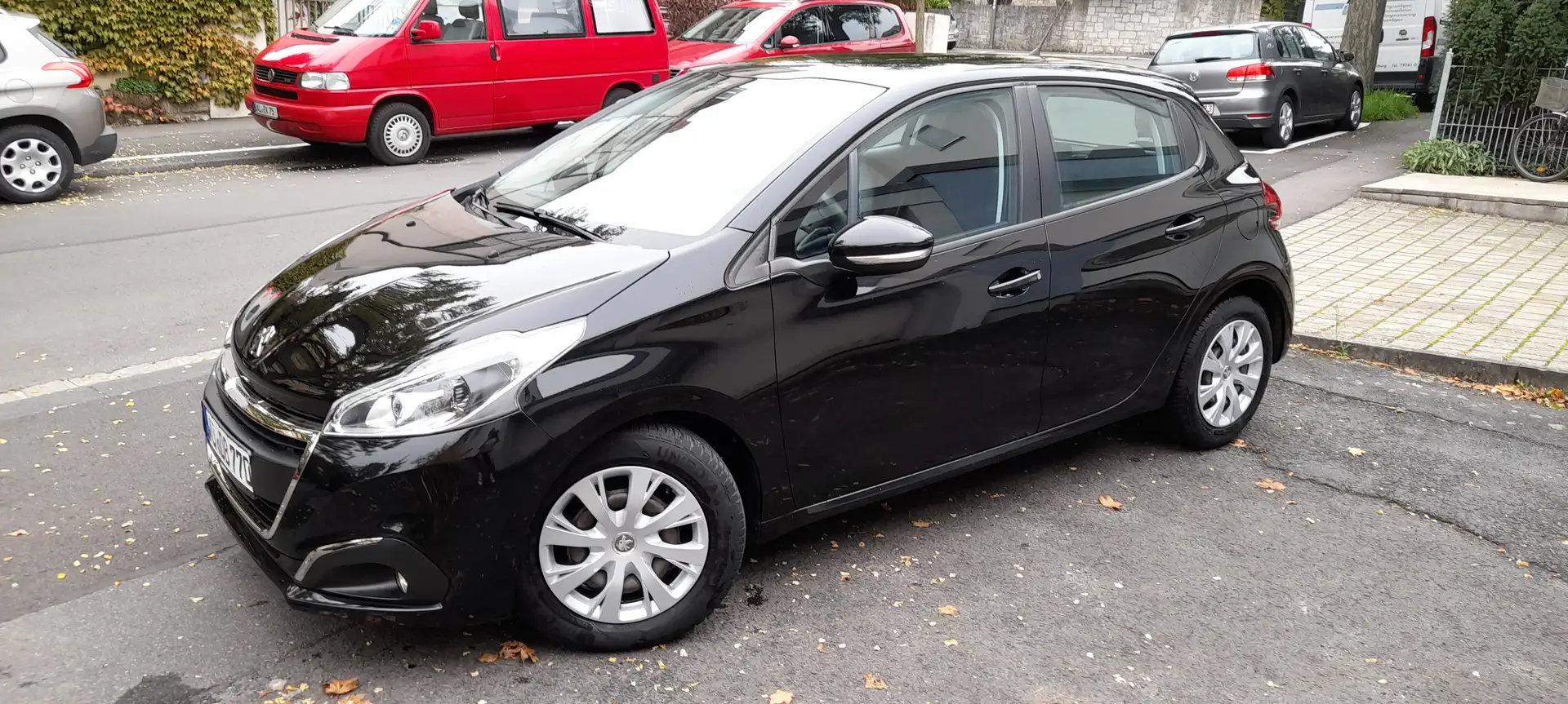 Peugeot 208 208 PureTech 82 Active Schwarz - 2